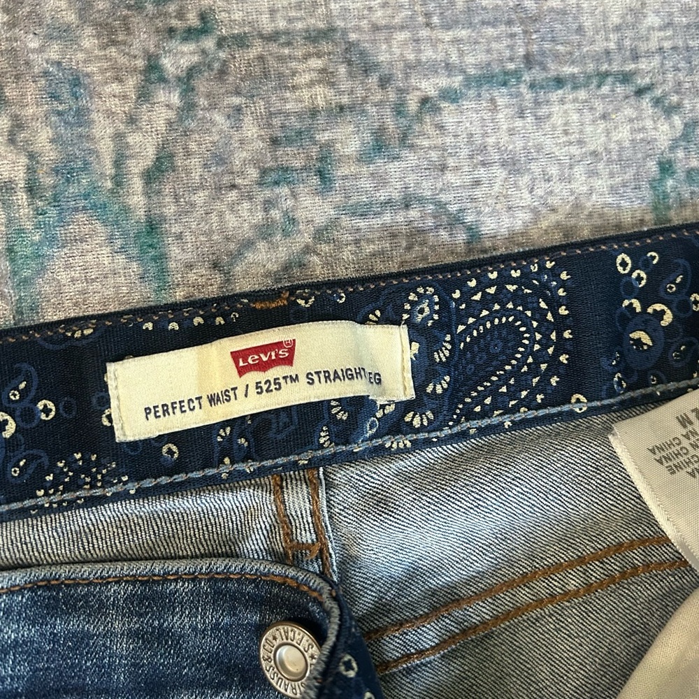 Levi's Women's Jeans - Picture 3 of 8